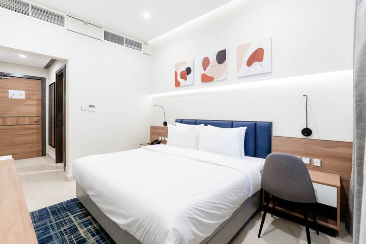 Room 6 of 44