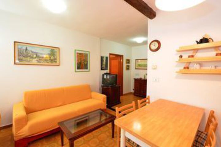 Room 8 of 10