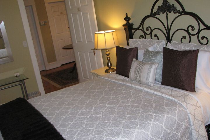 Room 10 of 42