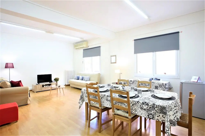 Room 4 of 10