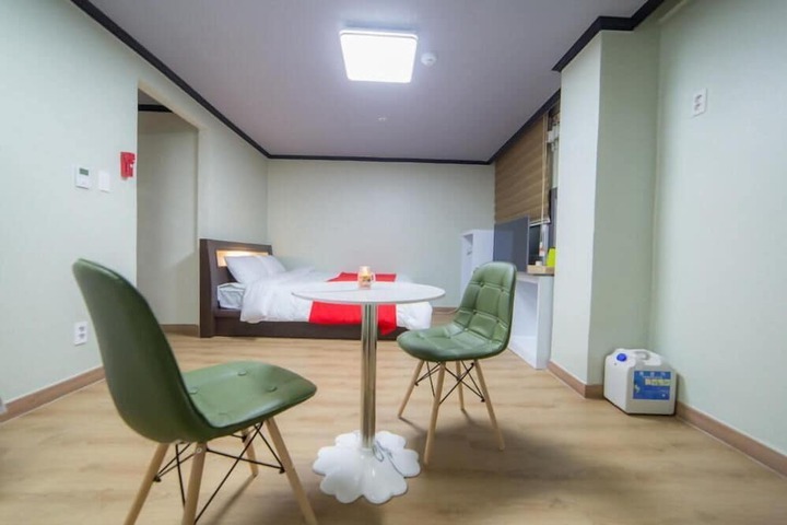 Room 28 of 64