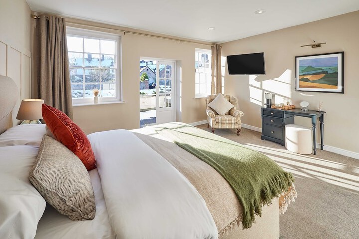 Host & Stay The Raven Hotel Rooms