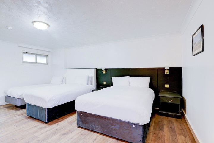 Room 10 of 29