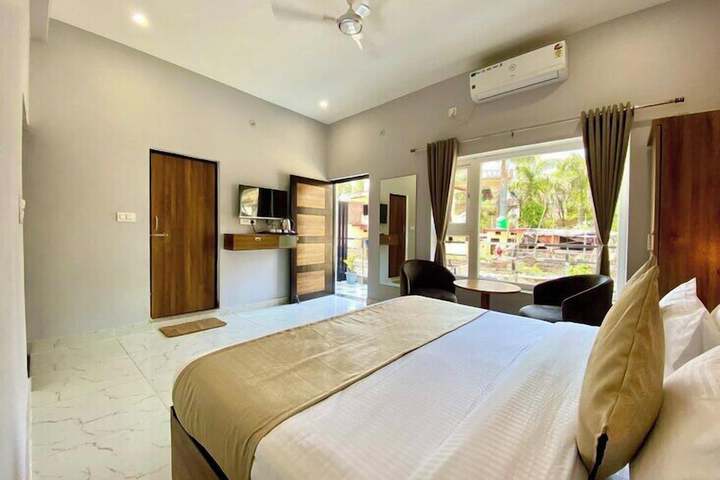 Room 2 of 16