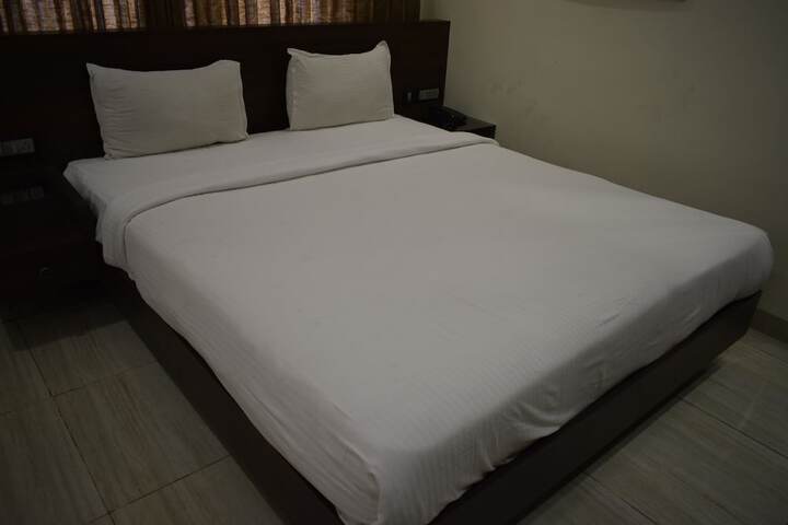 Room 13 of 31