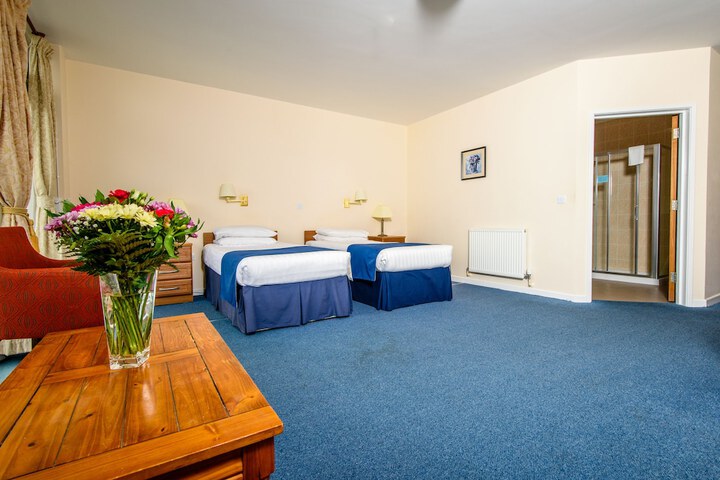 Room 2 of 18