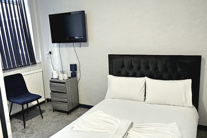 Room 8 of 80