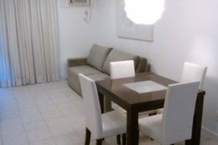 Room 8 of 10