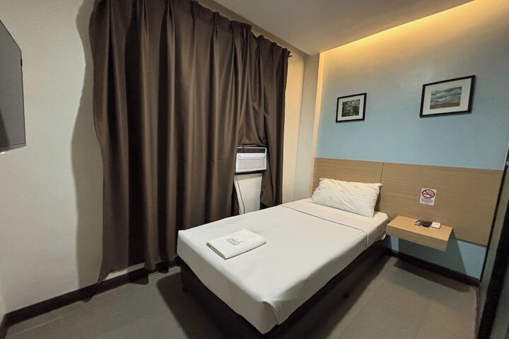Room 17 of 37