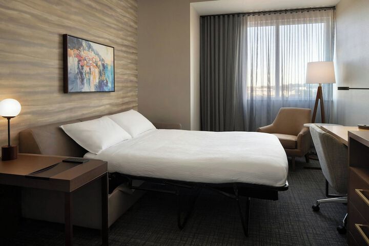 Room 16 of 80