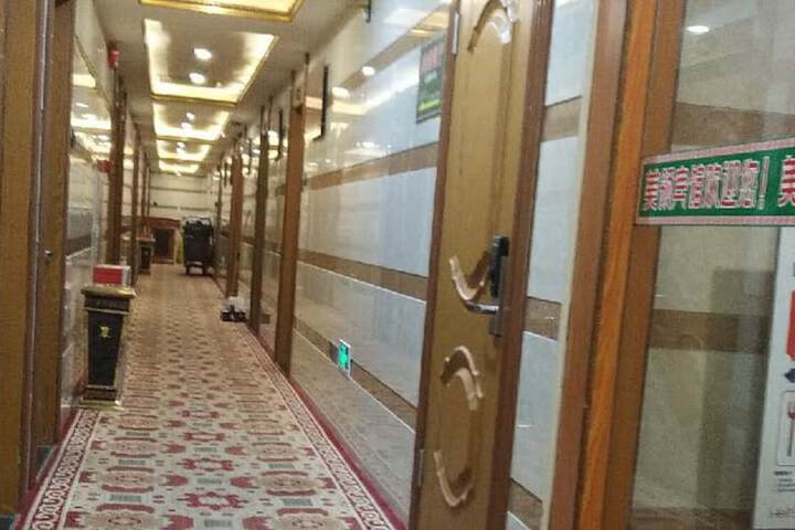 Ballroom/Hall 9 of 9