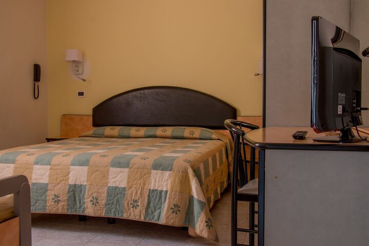 Room 8 of 48