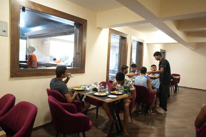 Dining 34 of 42