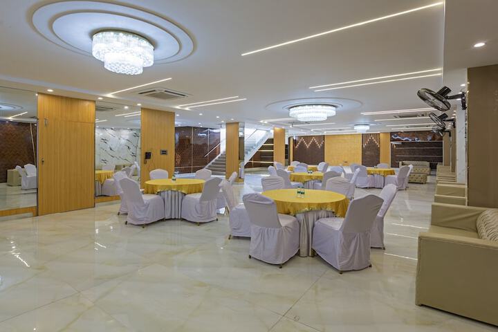 Ballroom/Hall 43 of 59