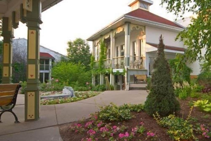 Hotel Exterior 28 of 35