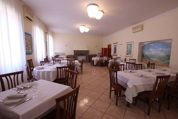 Dining 4 of 4