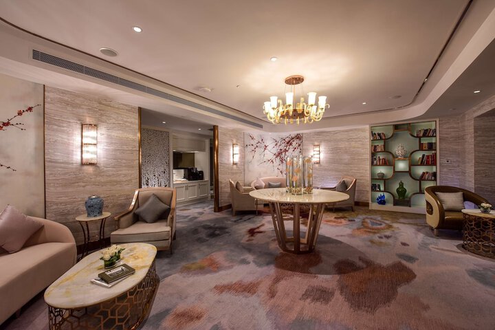 Lounge 84 of 110