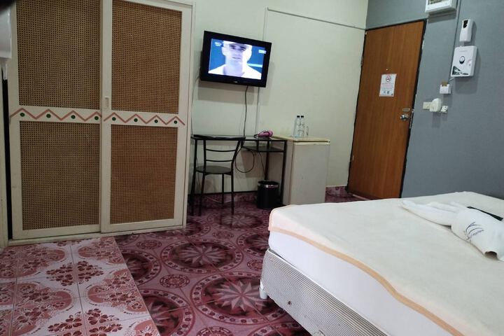 Room 37 of 97