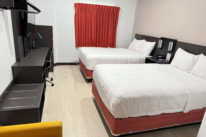 2 Double Beds