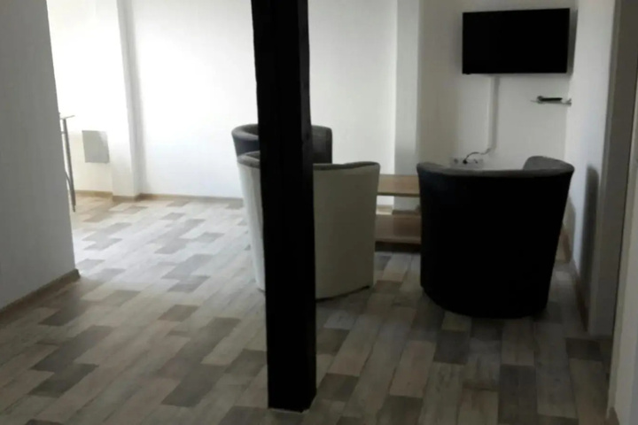 Room 3 of 16