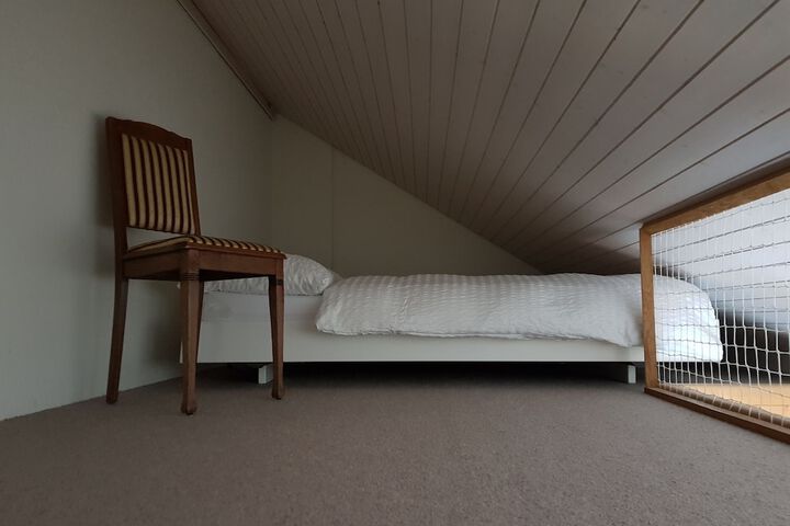 Room 10 of 42