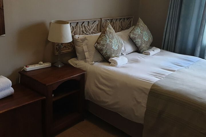 Room 3 of 93