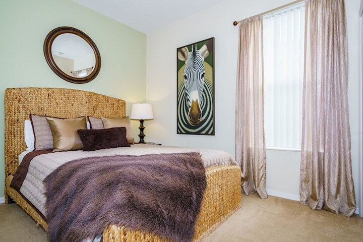 Room 12 of 28