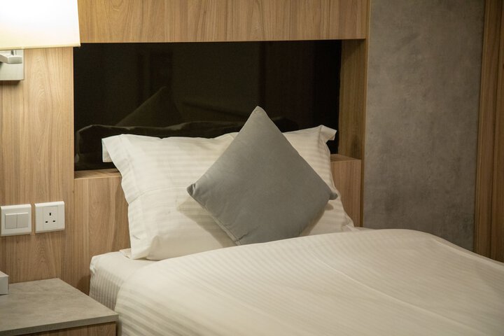 Room 6 of 14