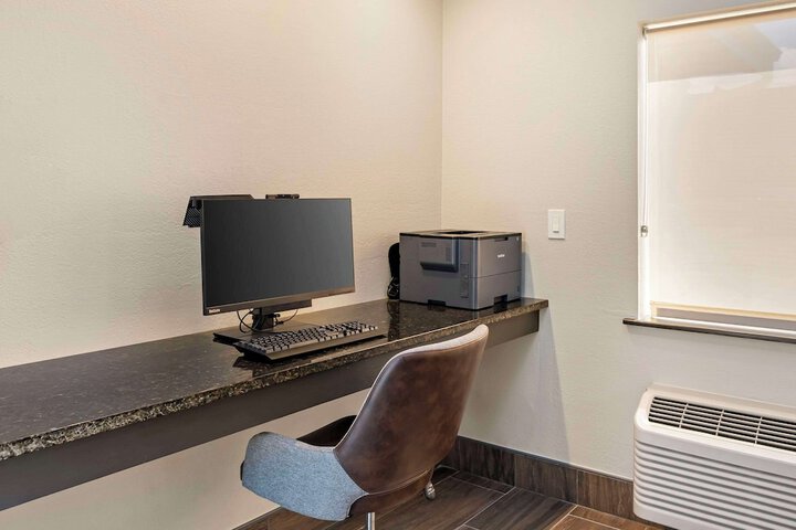 Business Center 38 of 41