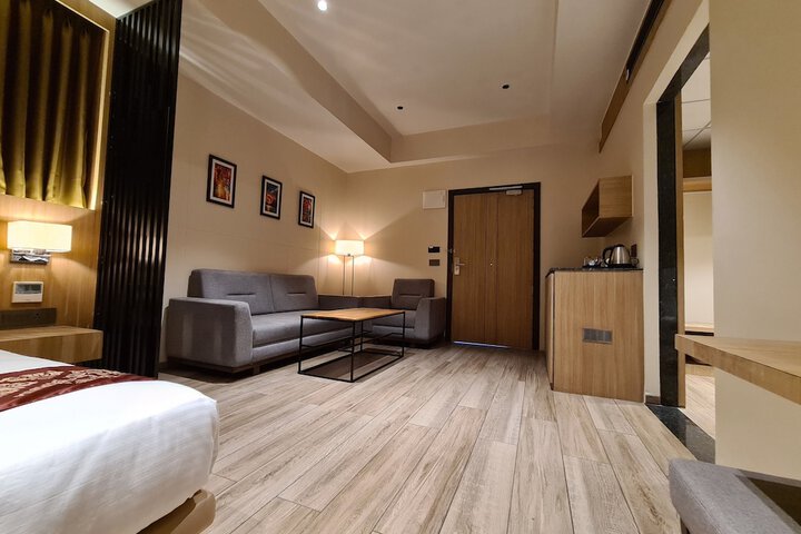 Room 15 of 33