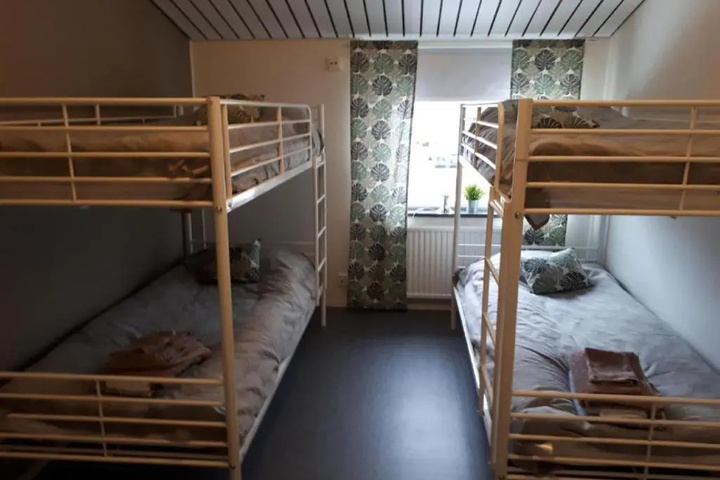 Room 2 of 16