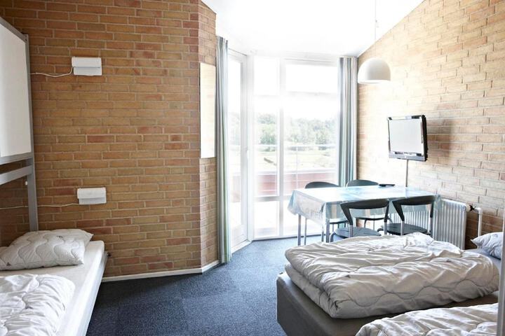 Room 8 of 38