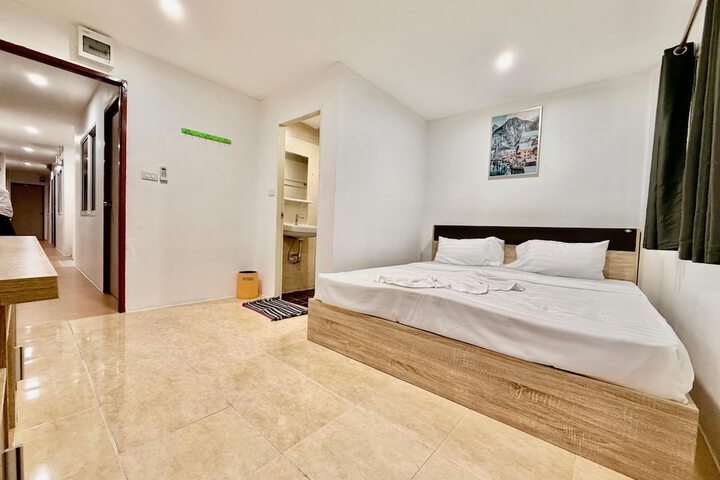 Room 18 of 33