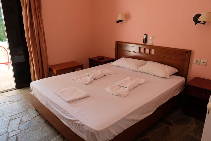 Room 8 of 12