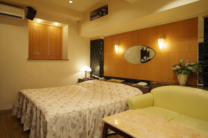 Room 13 of 26