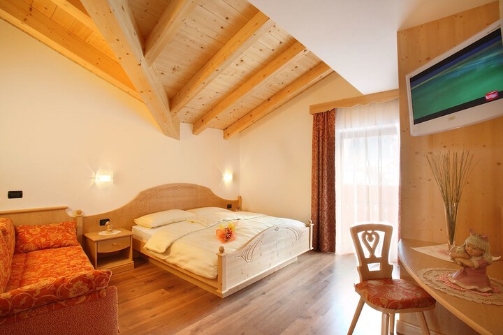 Room 3 of 12