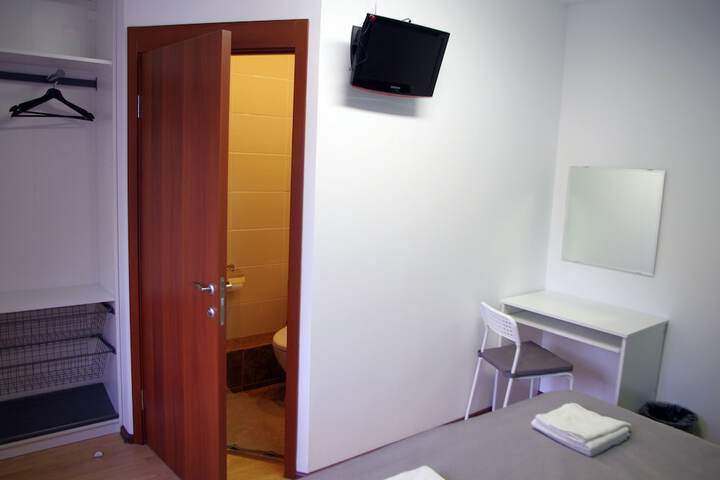 Room 11 of 25