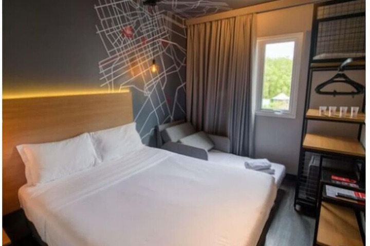 Room 28 of 80