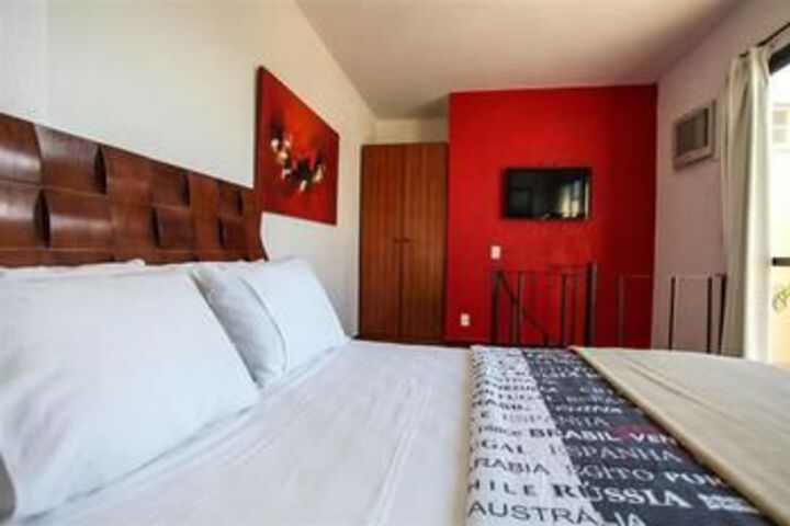 Room 6 of 28