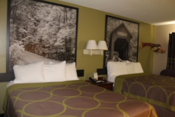 2 Queen Beds First Floor (7 of 17)
