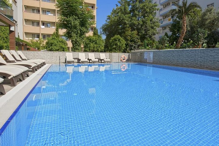 Hotel with Pool