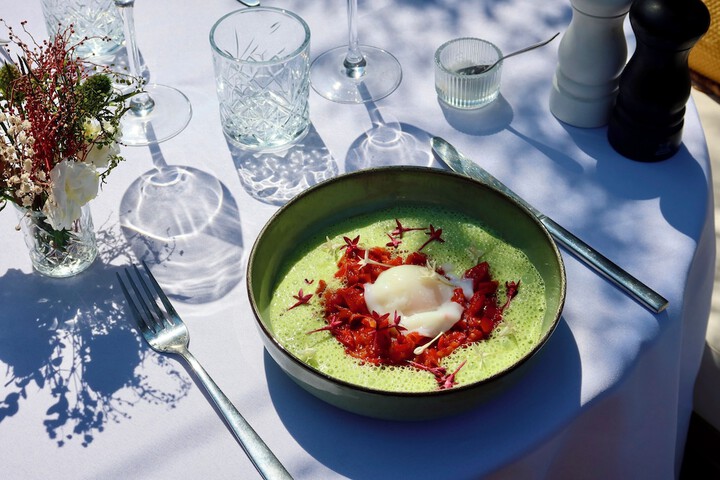 Dining 36 of 77