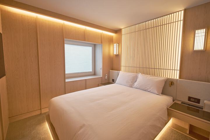 Room 34 of 142