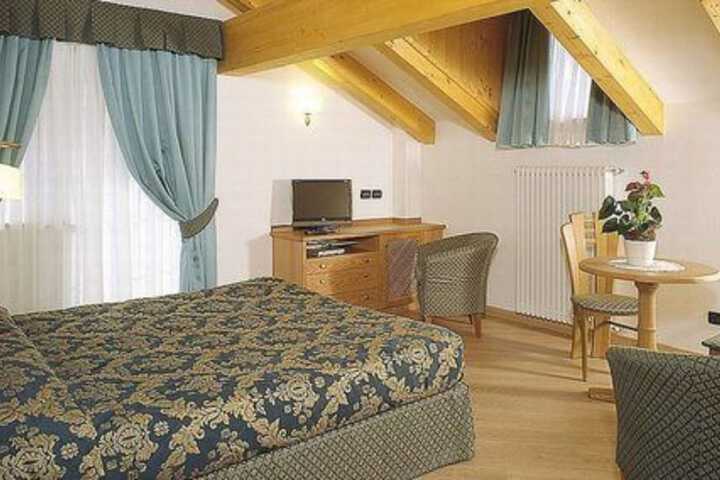 Room 8 of 50