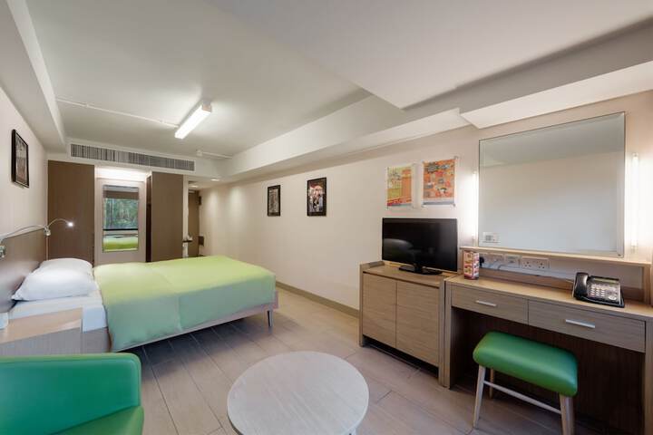Room 10 of 66