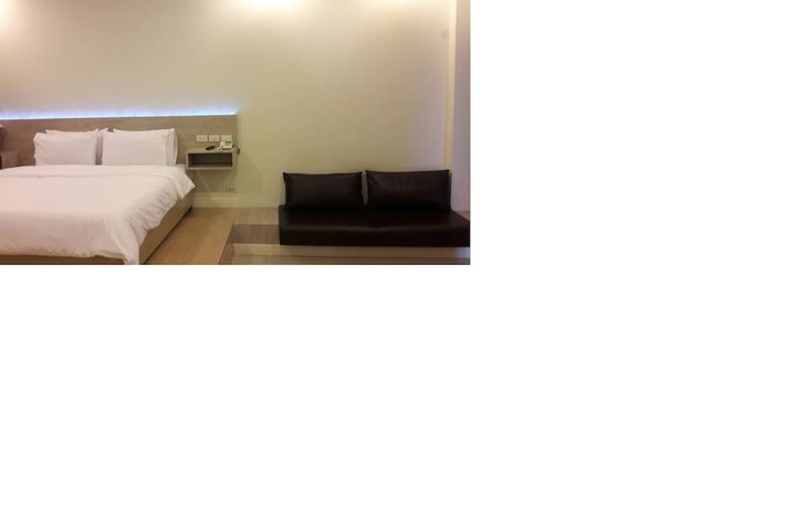 Room 5 of 33
