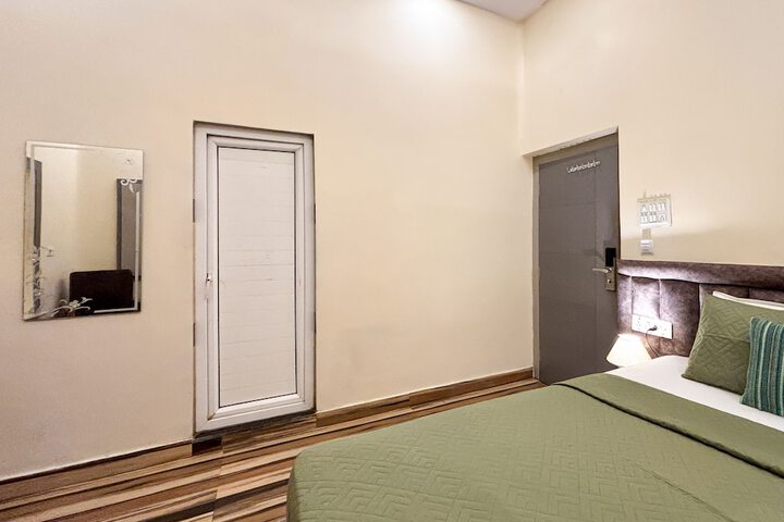 Room 48 of 80
