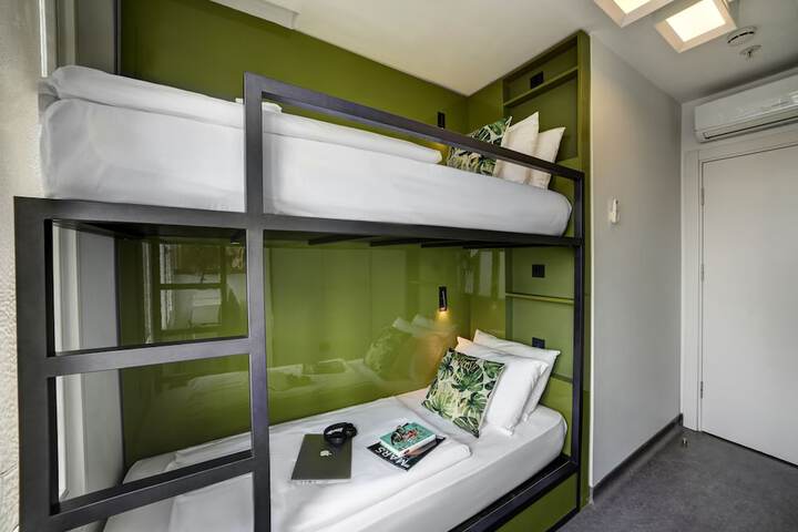 Room 26 of 80