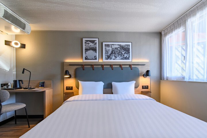 Room 16 of 50