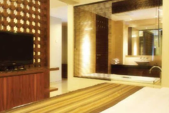 Room 9 of 19
